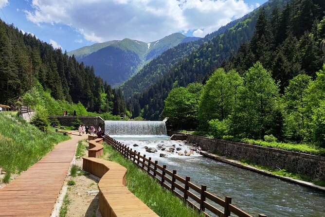 Uzungol Tour: Full-Day Nature Adventure with Tea Factory Visit - Arriving at Uzungöl at 1,090 meters